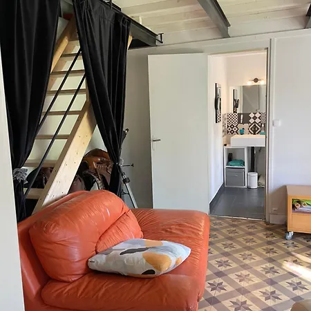 Petite Maison De Avec Jardin Quartier Calme 펜션