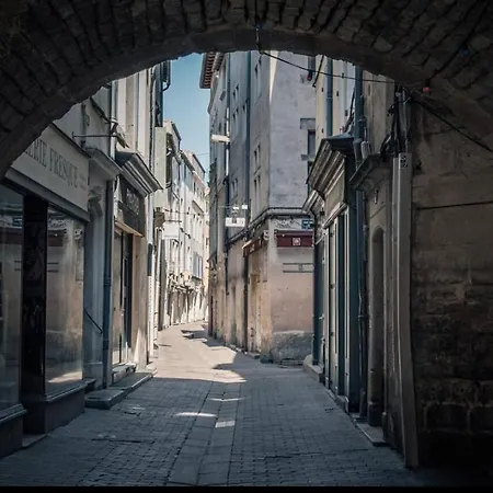 Petite Maison De Avec Jardin Quartier Calme نيم