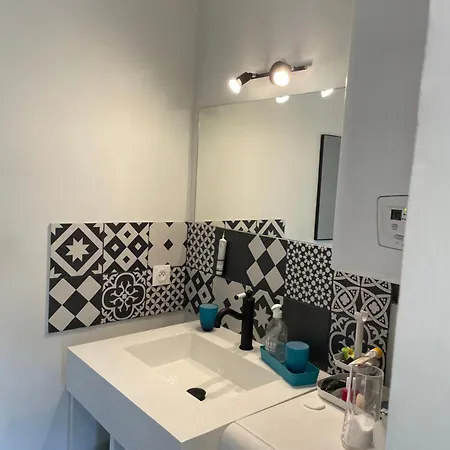 Petite Maison De Avec Jardin Quartier Calme * نيم