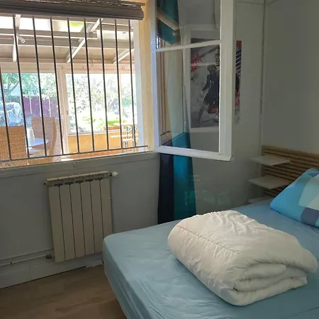 Petite Maison De Avec Jardin Quartier Calme نيم